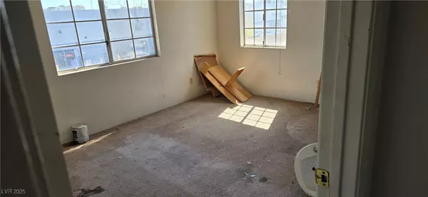 Las Vegas, NV 89107,5220 Mission Carmel LN #205
