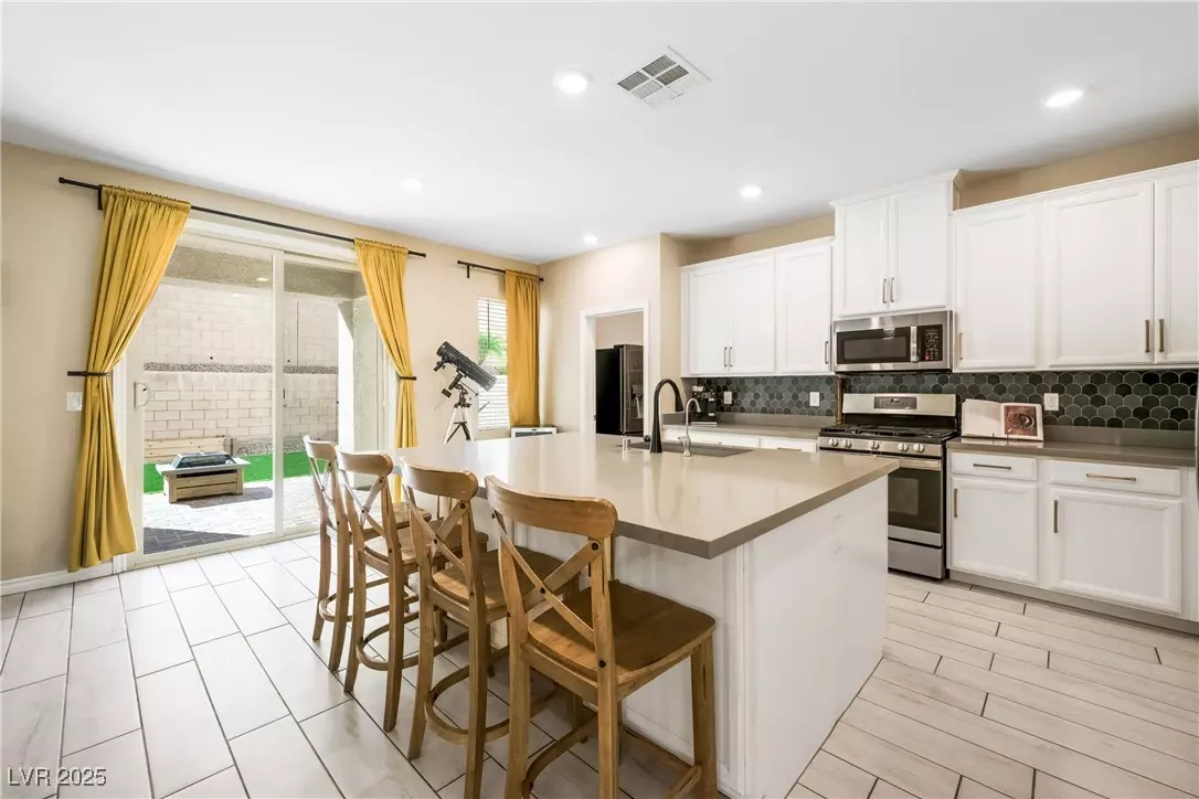 Las Vegas, NV 89166,8137 Skye Vineyard DR