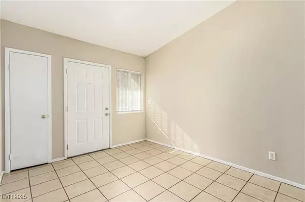Las Vegas, NV 89115,3873 Soda Springs DR
