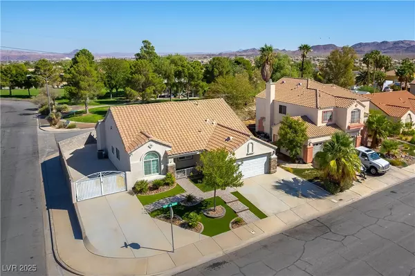 Henderson, NV 89015,902 Blanco Caballo WAY
