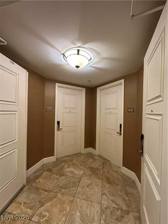 Las Vegas, NV 89109,2000 N Fashion Show DR #3302