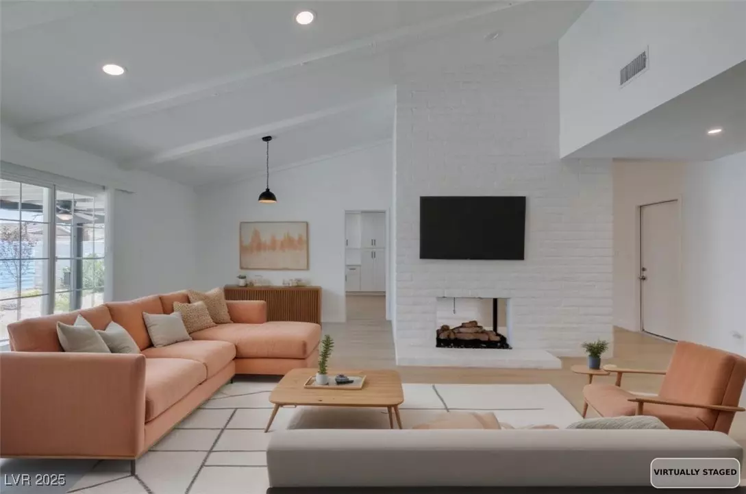 Las Vegas, NV 89169,1852 E Viking RD