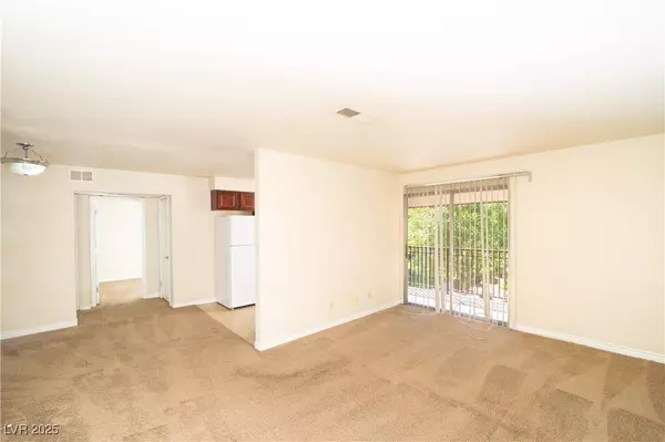 Las Vegas, NV 89103,4921 Indian River DR #118