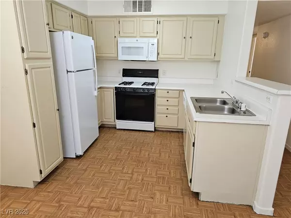 Las Vegas, NV 89122,5710 E TROPICANA AVE #1124