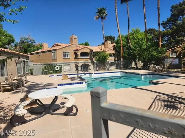Las Vegas, NV 89107,5261 Mission Carmel LN #204