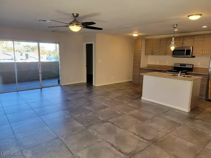 1773 E Harmon AVE #4, Las Vegas, NV 89119