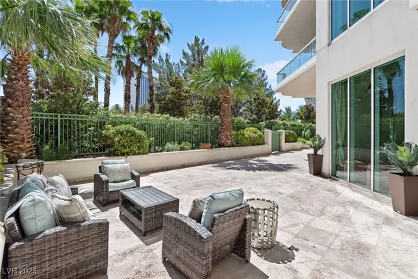 Las Vegas, NV 89109,2777 Paradise RD #106