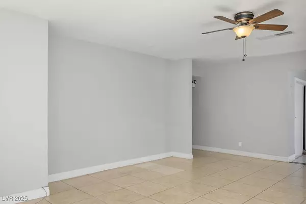 Las Vegas, NV 89102,2205 Las Verdes ST