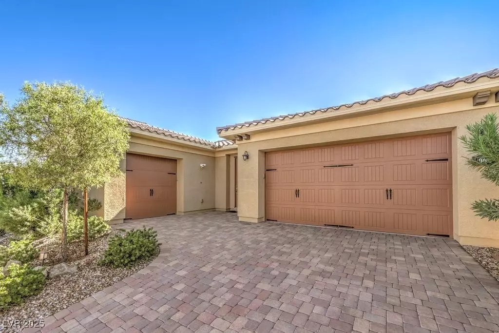 Henderson, NV 89011,960 Rue Grand Paradis LN