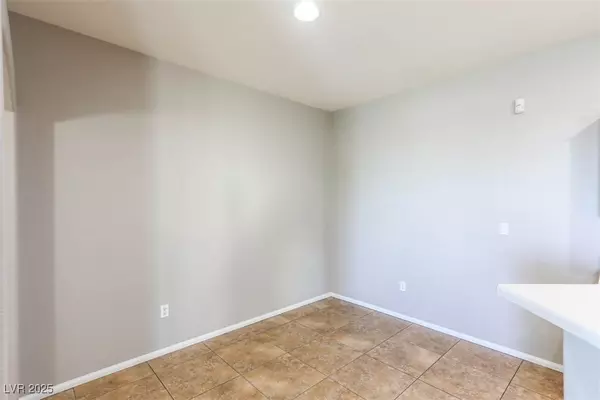 North Las Vegas, NV 89031,5855 Valley DR #2011