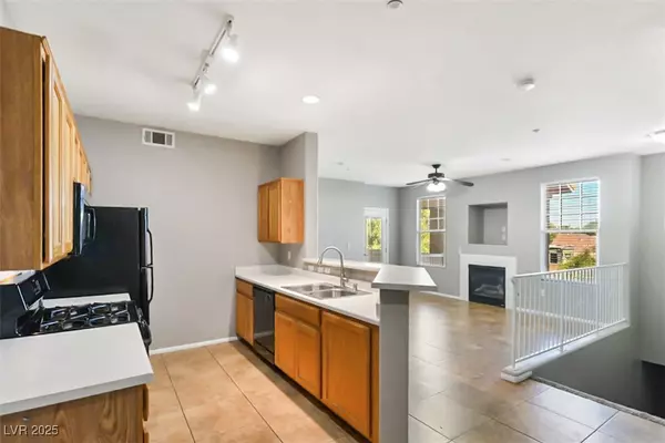 North Las Vegas, NV 89031,5855 Valley DR #2011