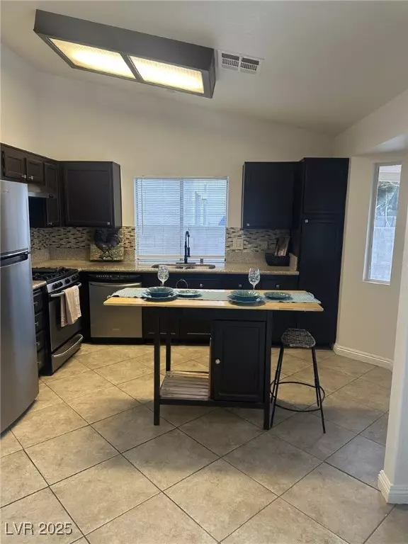 Las Vegas, NV 89119,7041 Magic Moment LN