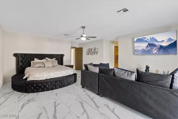 Las Vegas, NV 89146,2065 Lindell RD