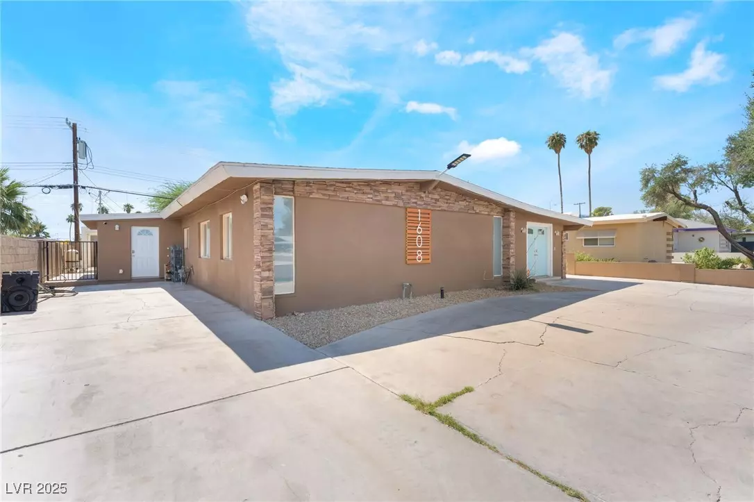 Las Vegas, NV 89104,1608 E Saint Louis AVE