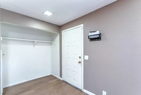 Las Vegas, NV 89121,3774 Decade ST