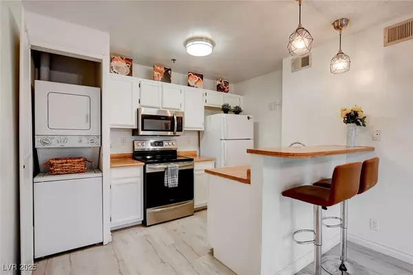 Las Vegas, NV 89119,1361 E University AVE #111