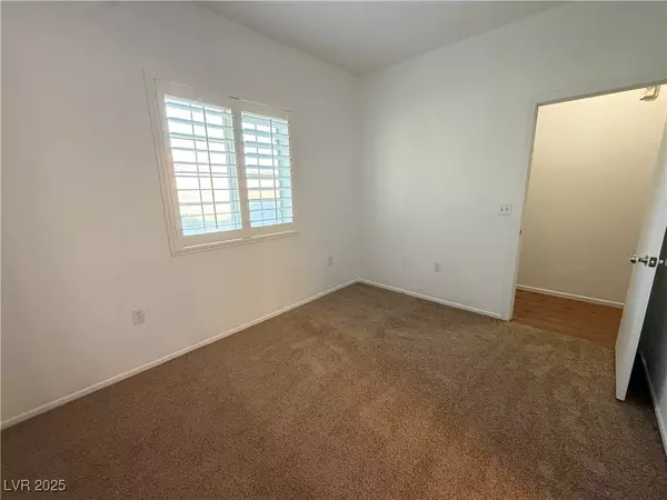 North Las Vegas, NV 89031,5975 Barbosa DR #7