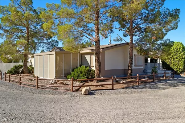 221 W Ivy LN, Pahrump, NV 89048