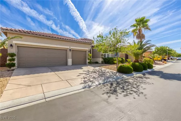Las Vegas, NV 89113,7173 Windy Peak CT