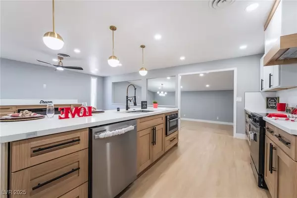 Las Vegas, NV 89102,2721 Merritt AVE