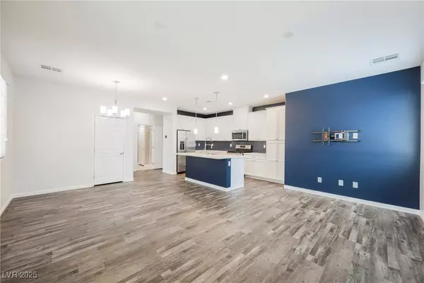 Las Vegas, NV 89178,8493 Insignia AVE #102