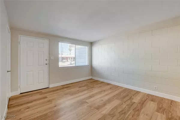 Las Vegas, NV 89122,5063 Blanton DR