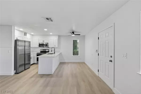 Henderson, NV 89015,601 Cabrillo CIR #751