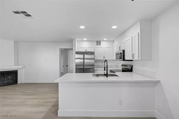 Henderson, NV 89015,601 Cabrillo CIR #751