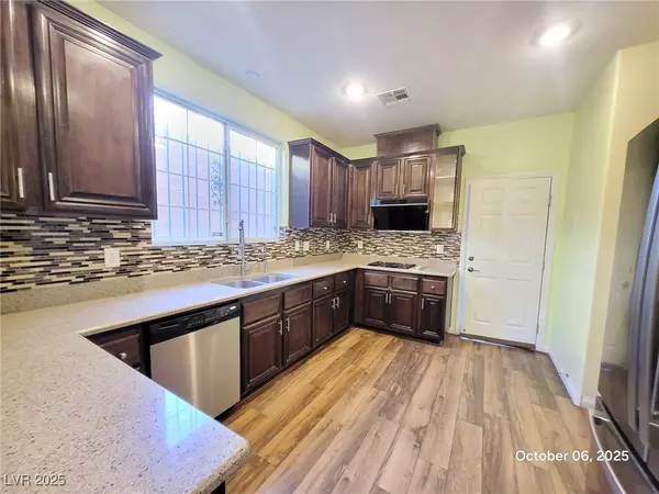Las Vegas, NV 89148,5747 Empress Garden CT