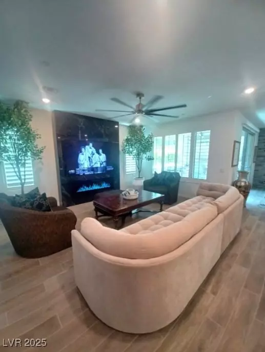 Henderson, NV 89011,25 RED CREEK BLUFF ST