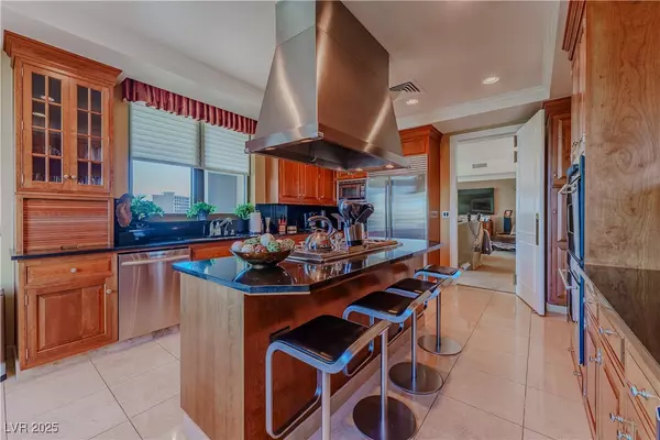 Las Vegas, NV 89169,1 Hughes Center DR #408