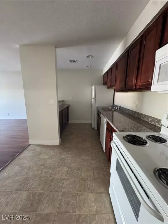 Las Vegas, NV 89103,5188 River Glen DR #458