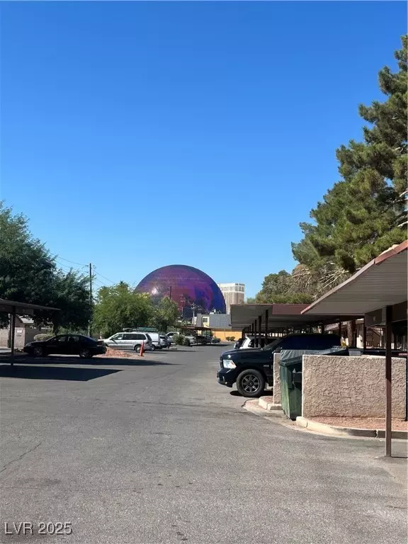 595 S Royal Crest CIR #20, Las Vegas, NV 89169