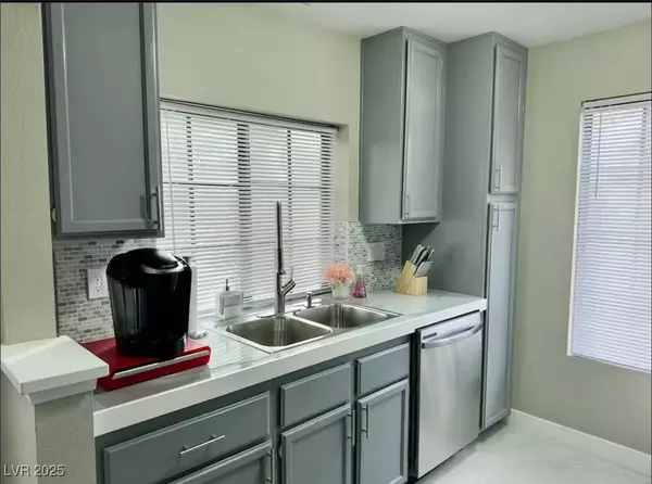 Las Vegas, NV 89103,4713 Nara Vista WAY #201
