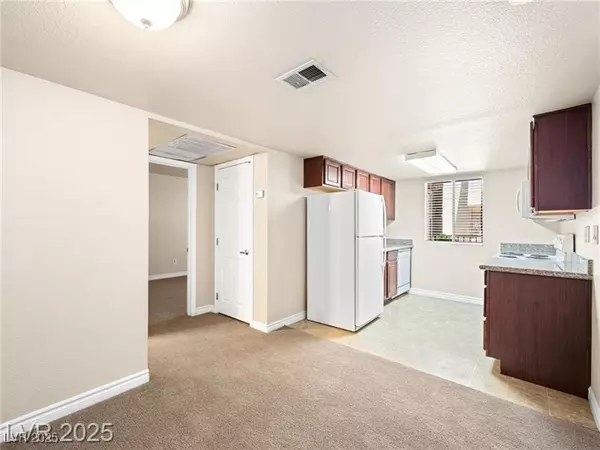 Las Vegas, NV 89103,5314 River Glen DR #288