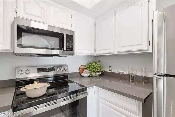 Henderson, NV 89015,601 Cabrillo CIR #644