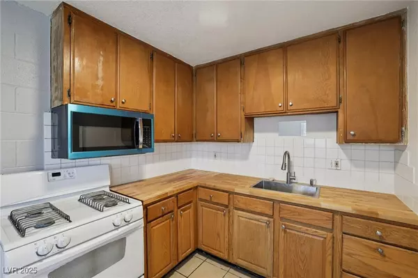 North Las Vegas, NV 89030,2525 Donna ST #B