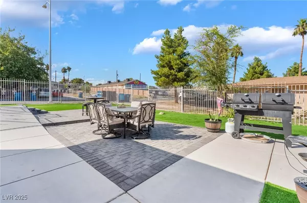Las Vegas, NV 89101,370 N 13th ST