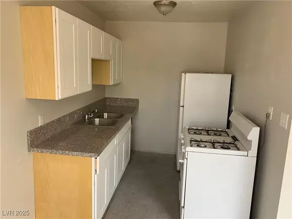 Las Vegas, NV 89102,230 W Boston AVE #7