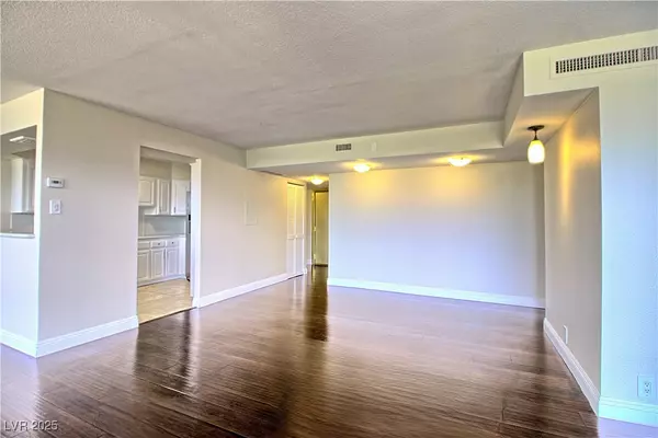 Las Vegas, NV 89109,3111 Bel Air DR #8E