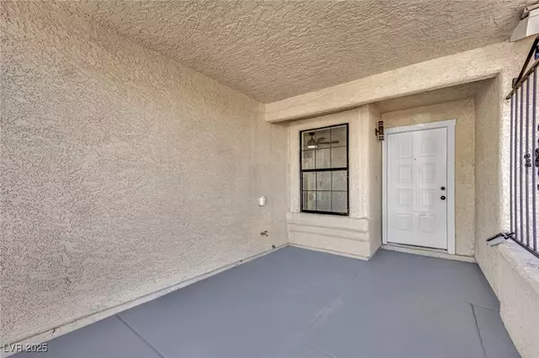 Las Vegas, NV 89103,6653 Steprock CT