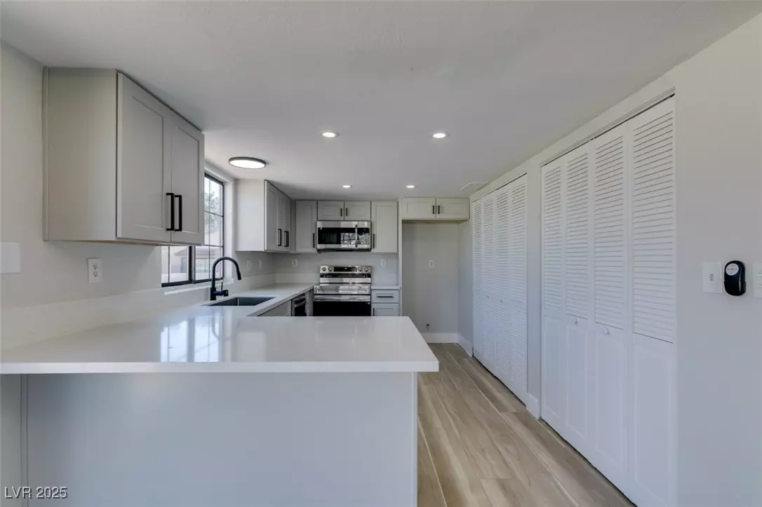 Las Vegas, NV 89121,3484 Nightflower LN #B