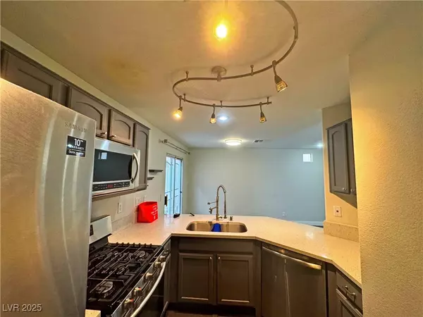 Las Vegas, NV 89183,9947 Fragile Fields ST