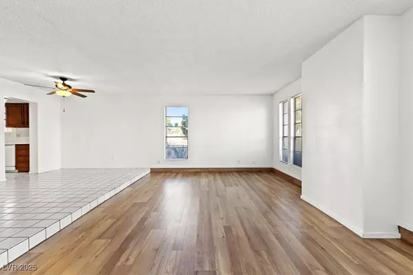 Las Vegas, NV 89119,3907 Cambridge ST #2