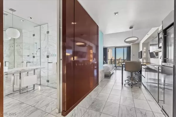 Las Vegas, NV 89103,4381 FLAMINGO RD #17310