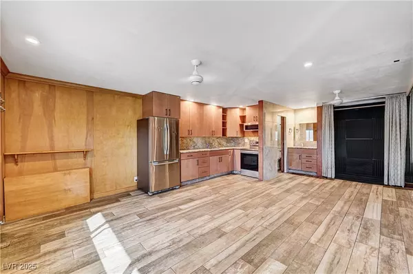 Las Vegas, NV 89169,4600 Paradise RD #40