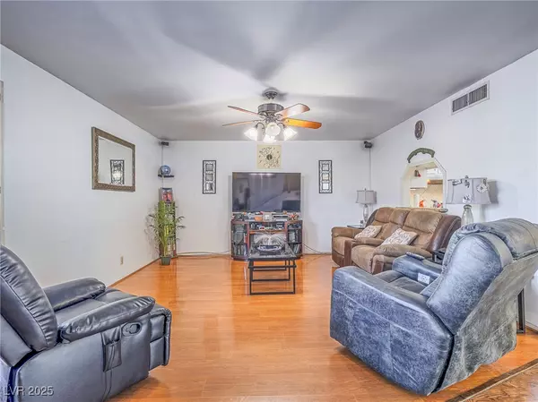 Las Vegas, NV 89121,3537 Victory AVE