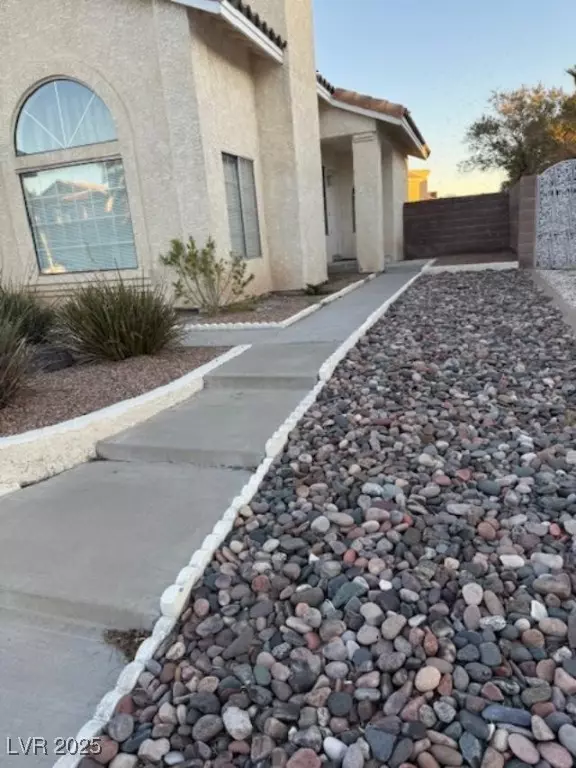 Henderson, NV 89014,713 Rusty Spur DR