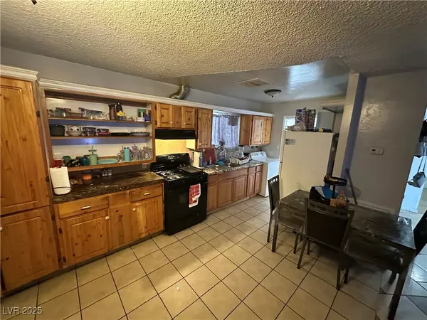 Las Vegas, NV 89104,3037 Scarlet Oak AVE