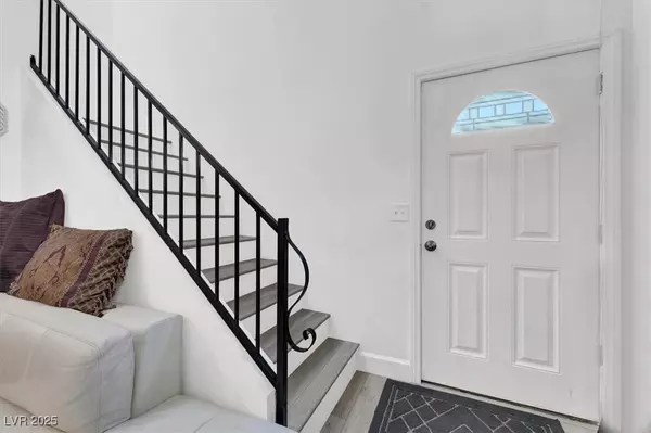 Las Vegas, NV 89119,5167 Greene LN #L